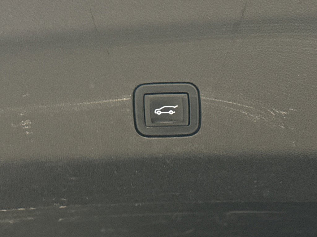 Used 2021 GMC Yukon XL Denali w/ Denali Ultimate Package image 38