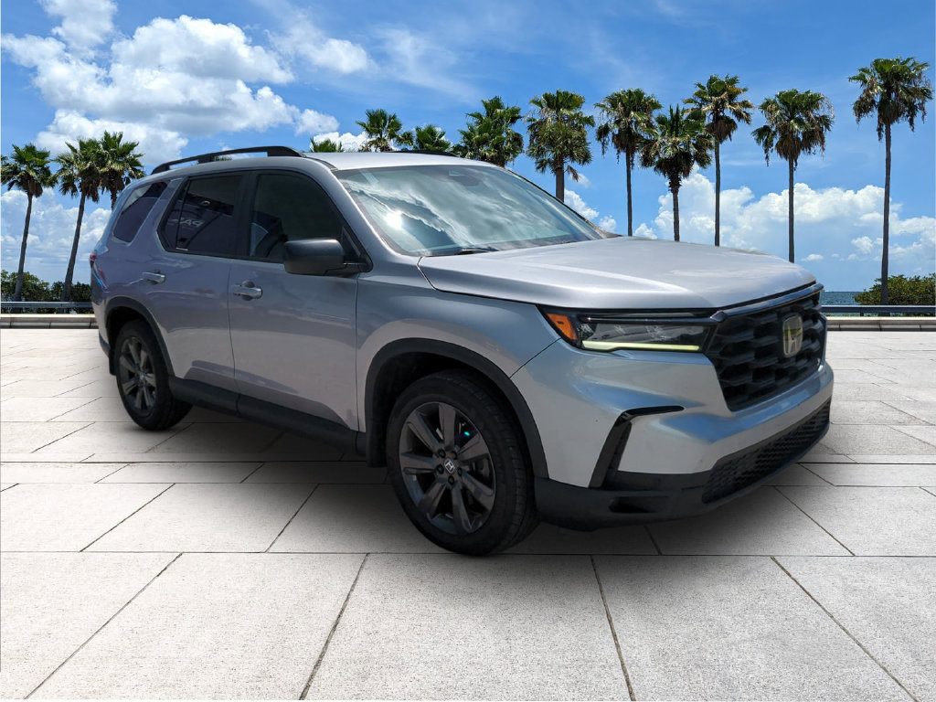 Used 2025 Honda Pilot Sport image 2