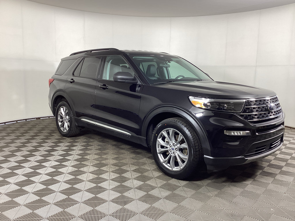 Certified 2023 Ford Explorer XLT w/ Equipment Group 202A AWD/4WD image 1