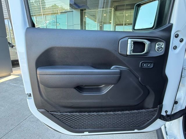 Used 2023 Jeep Gladiator Rubicon w/ LED Lighting Group AWD/4WD image 11