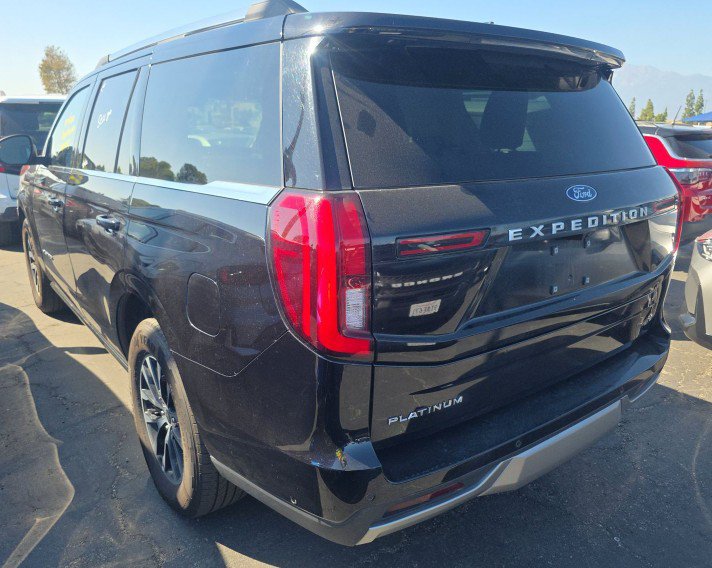Certified 2025 Ford Expedition Platinum AWD/4WD image 3