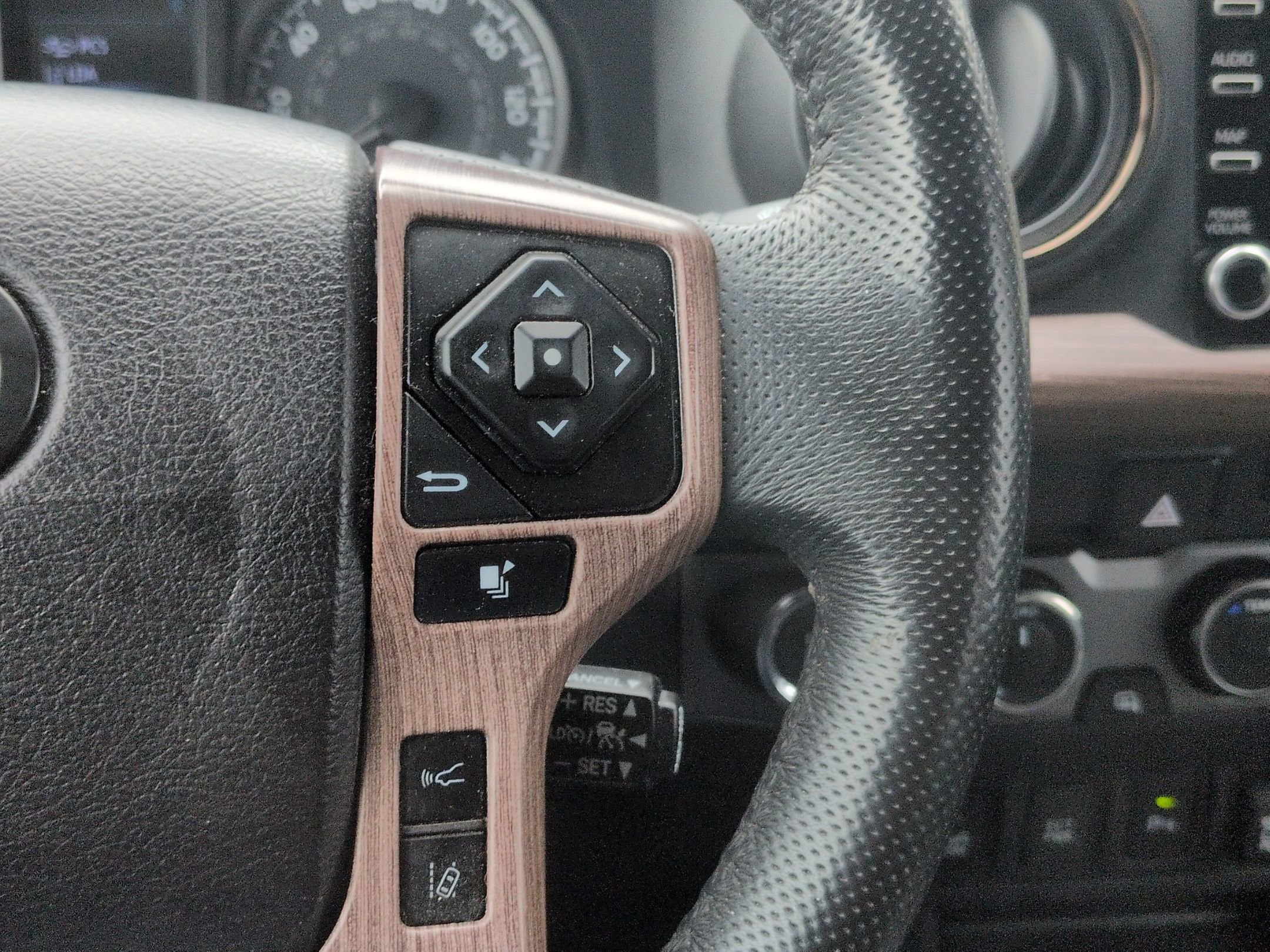 Used 2021 Toyota Tacoma TRD Off-Road w/ TRD Premium Off Road Package AWD/4WD image 19