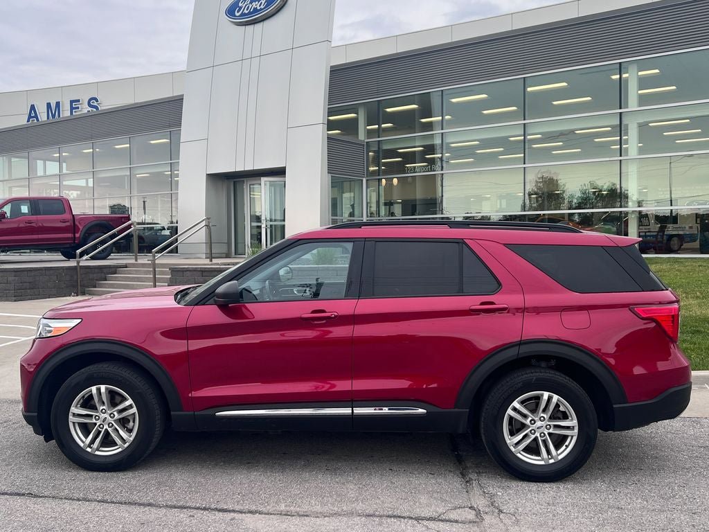 Certified 2023 Ford Explorer XLT w/ Equipment Group 202A AWD/4WD image 3