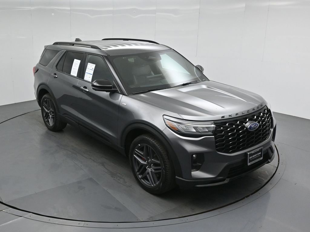 Certified 2025 Ford Explorer ST-Line w/ ST-Line Street Pack image 4