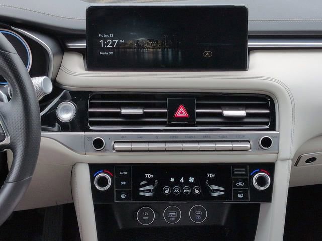 Used 2025 Genesis G70 2.5T image 17