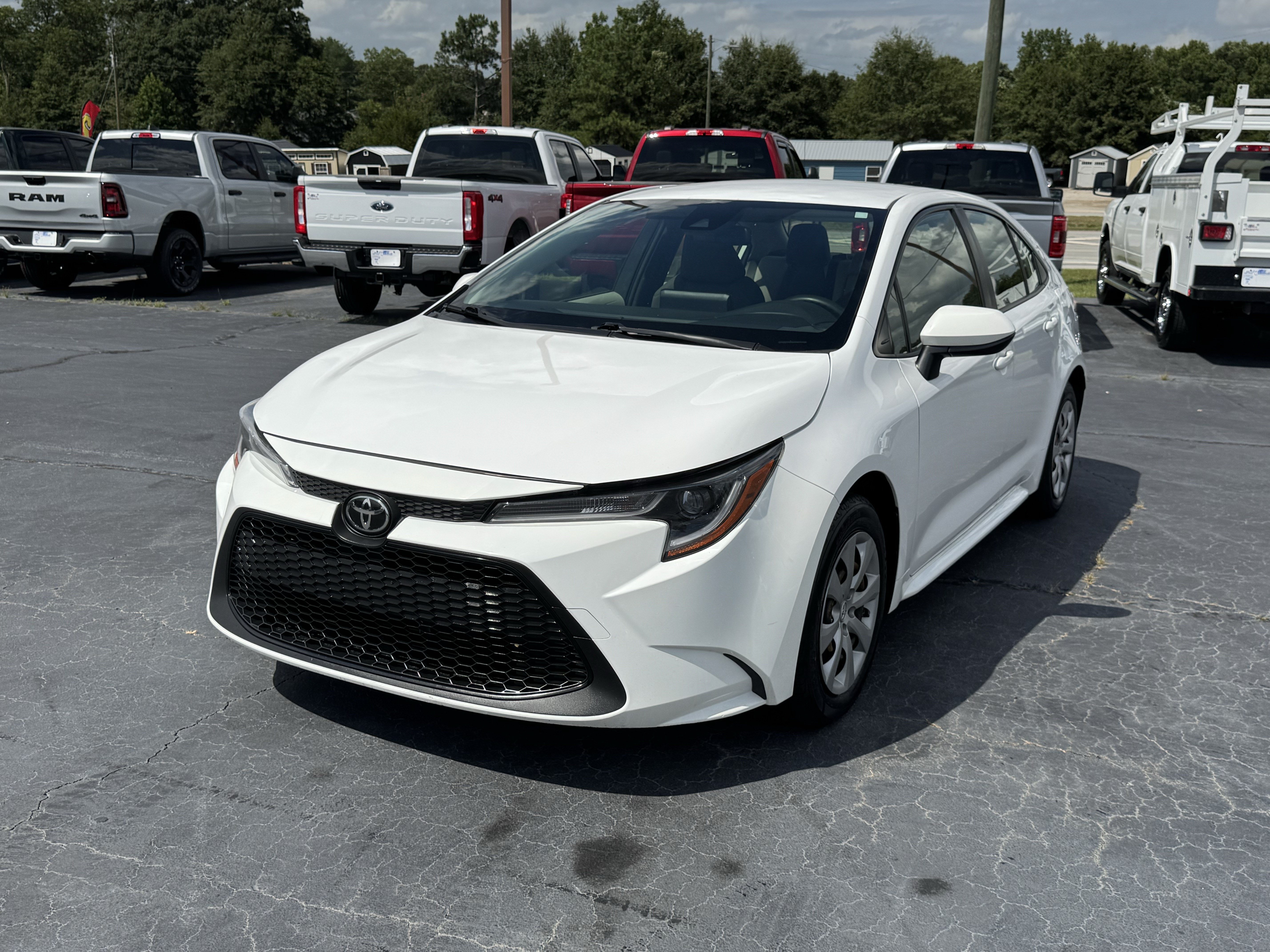 Used 2022 Toyota Corolla LE FWD image 2
