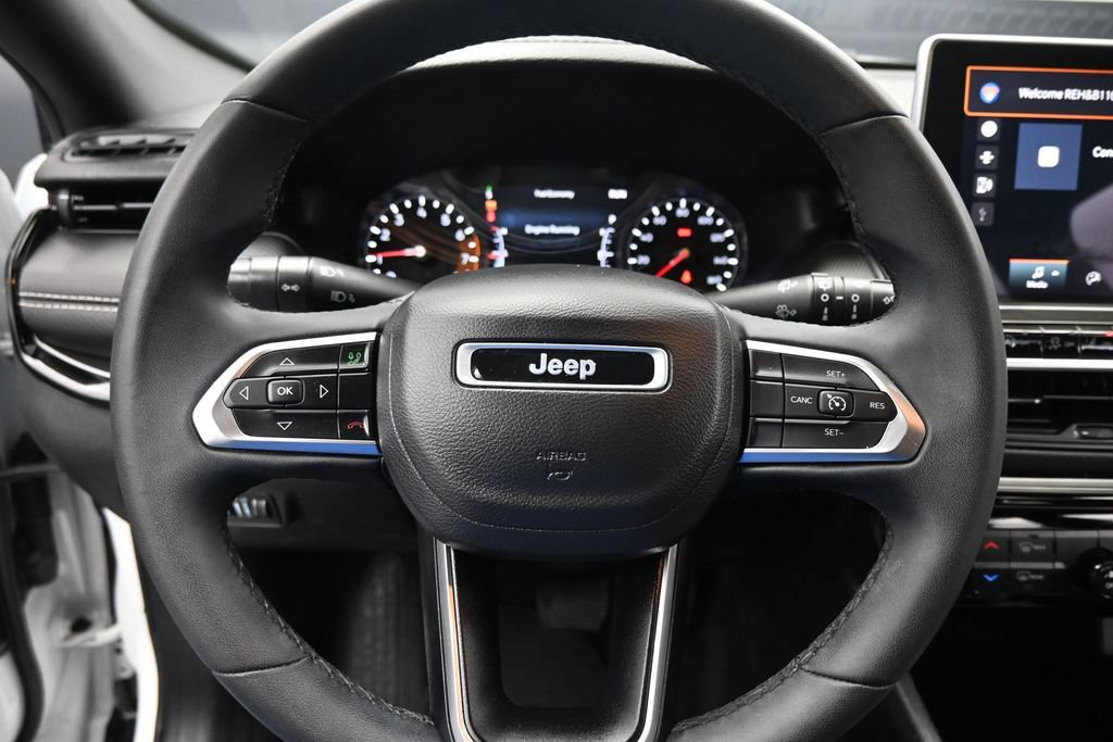 Used 2023 Jeep Compass Latitude AWD/4WD image 12