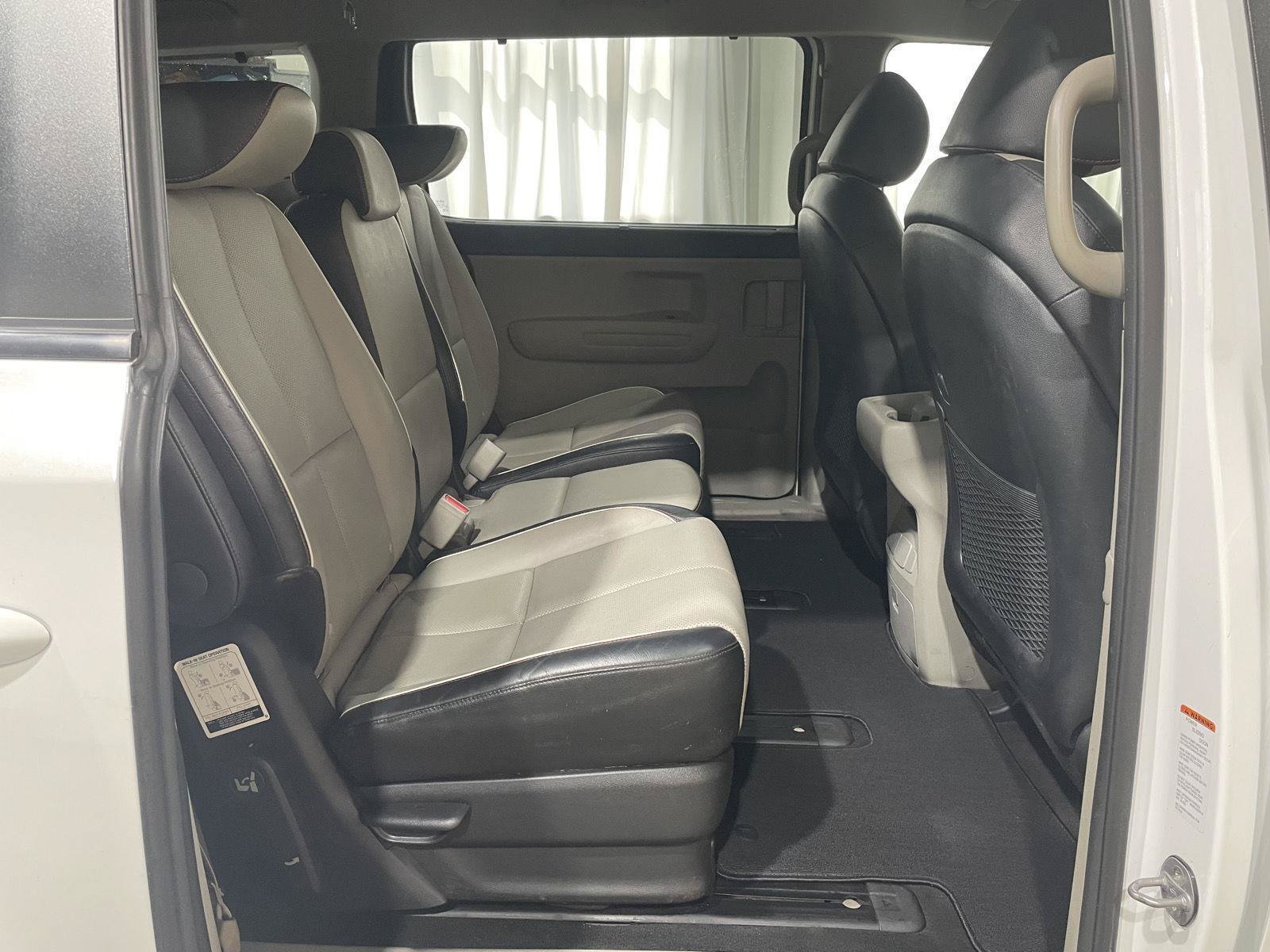 Used 2019 Kia Sedona EX FWD image 26