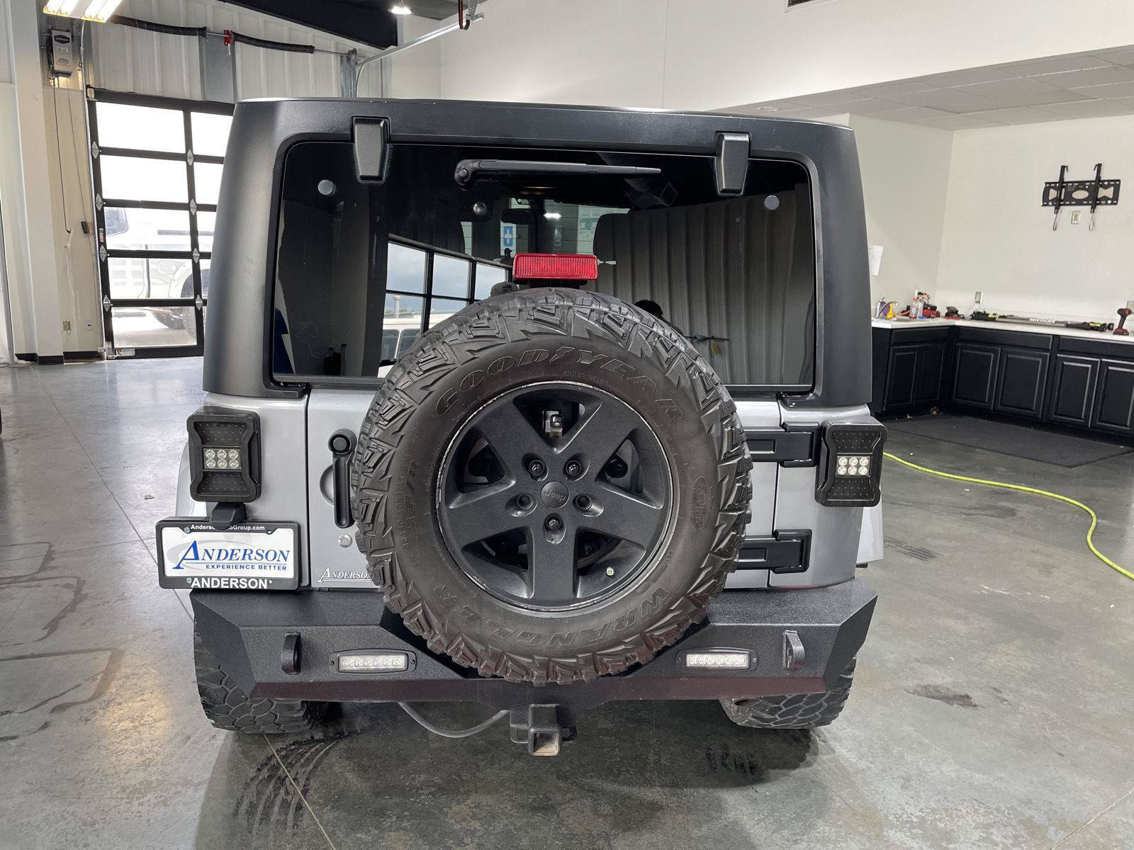 Used 2018 Jeep Wrangler Unlimited Sahara AWD/4WD image 8