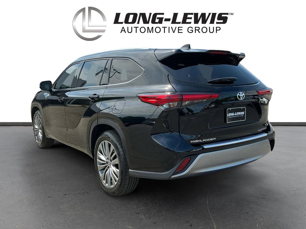 Used 2021 Toyota Highlander Platinum FWD image 4