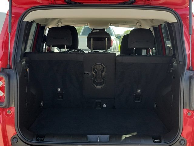 Used 2022 Jeep Renegade Latitude w/ Convenience Group AWD/4WD image 10