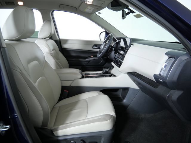 Used 2023 Nissan Pathfinder SL AWD/4WD image 12