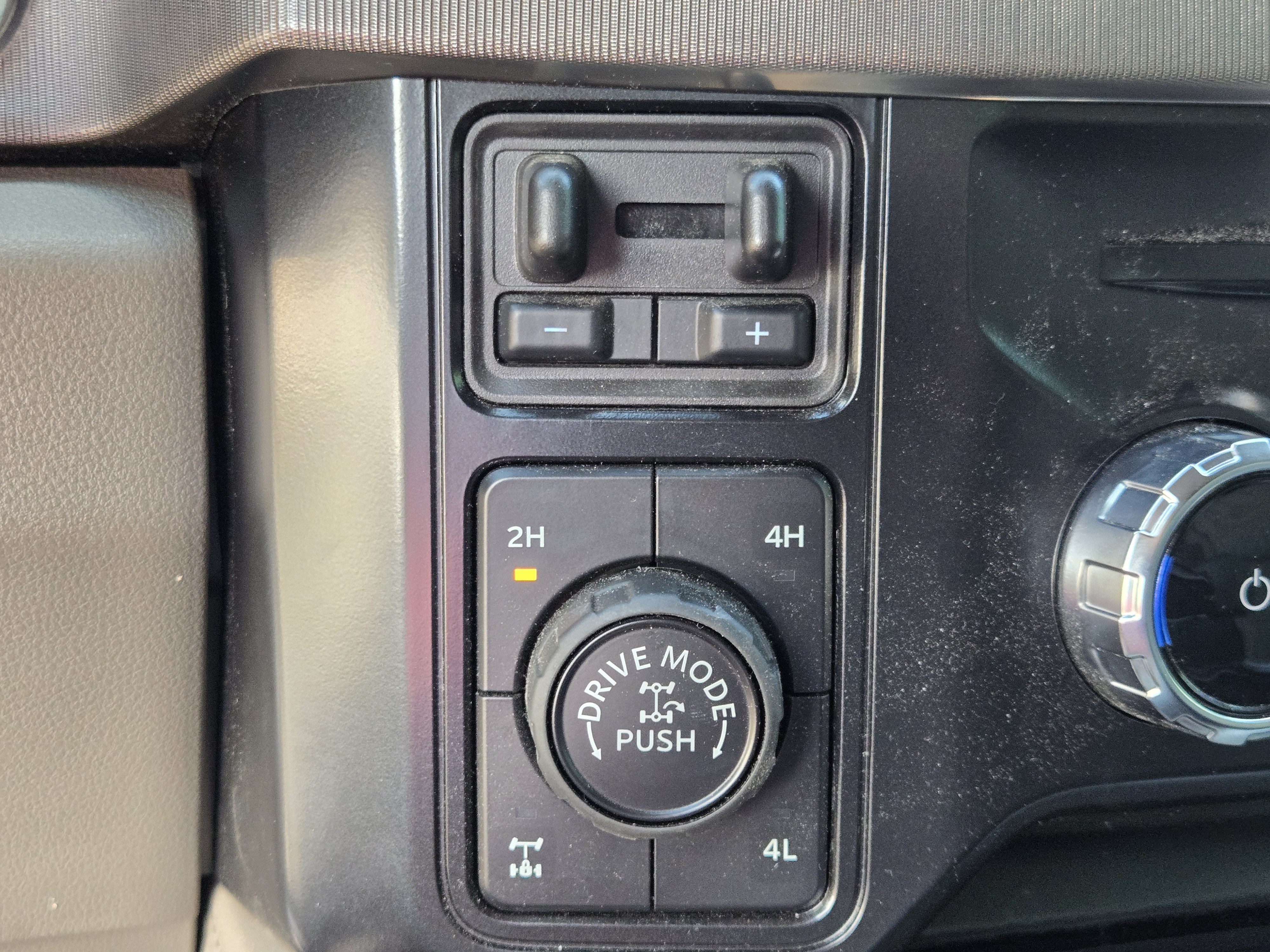 Certified 2025 Ford F350 Platinum w/ Platinum Plus Package AWD/4WD image 32