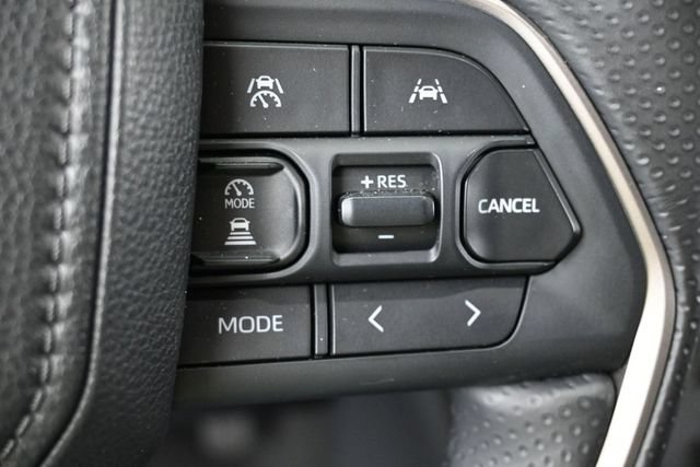 Used 2025 Toyota 4Runner SR5 AWD/4WD image 17