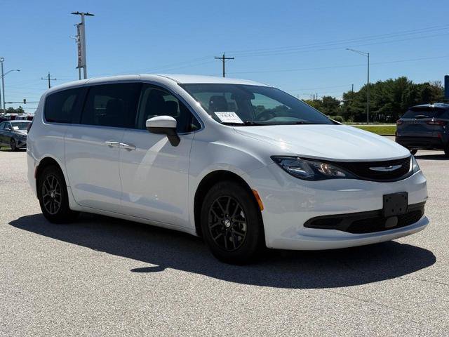 Used 2022 Chrysler Voyager LX FWD image 8