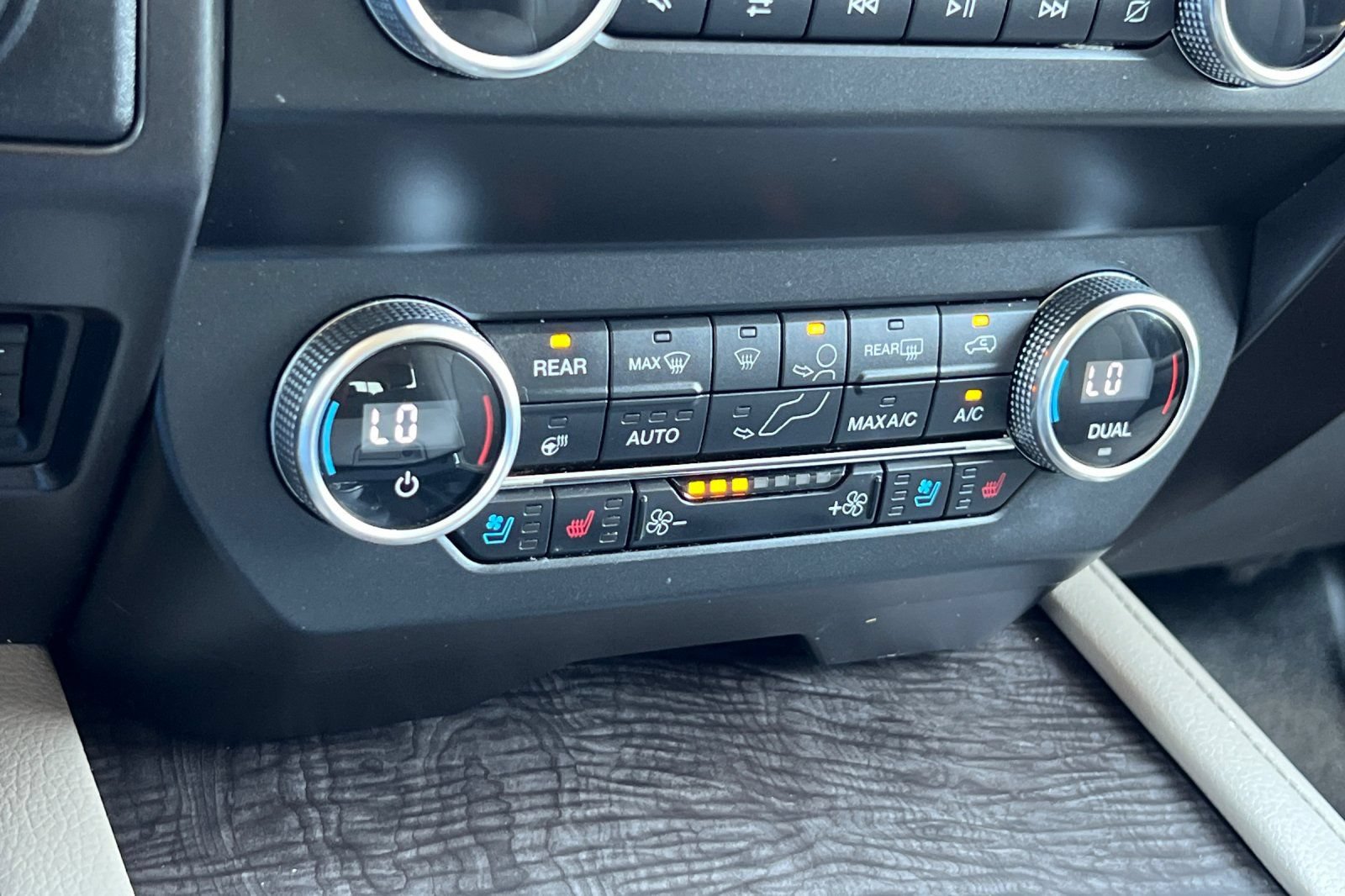 Certified 2019 Ford Expedition Limited w/ Special Edition Package AWD/4WD image 23