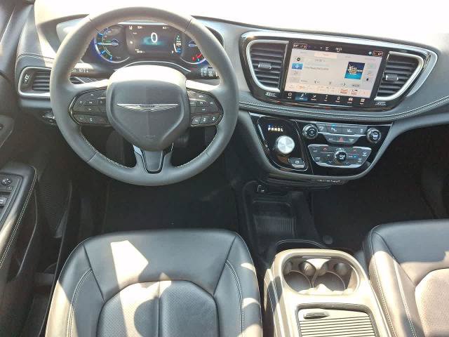 Used 2024 Chrysler Pacifica Limited FWD image 27
