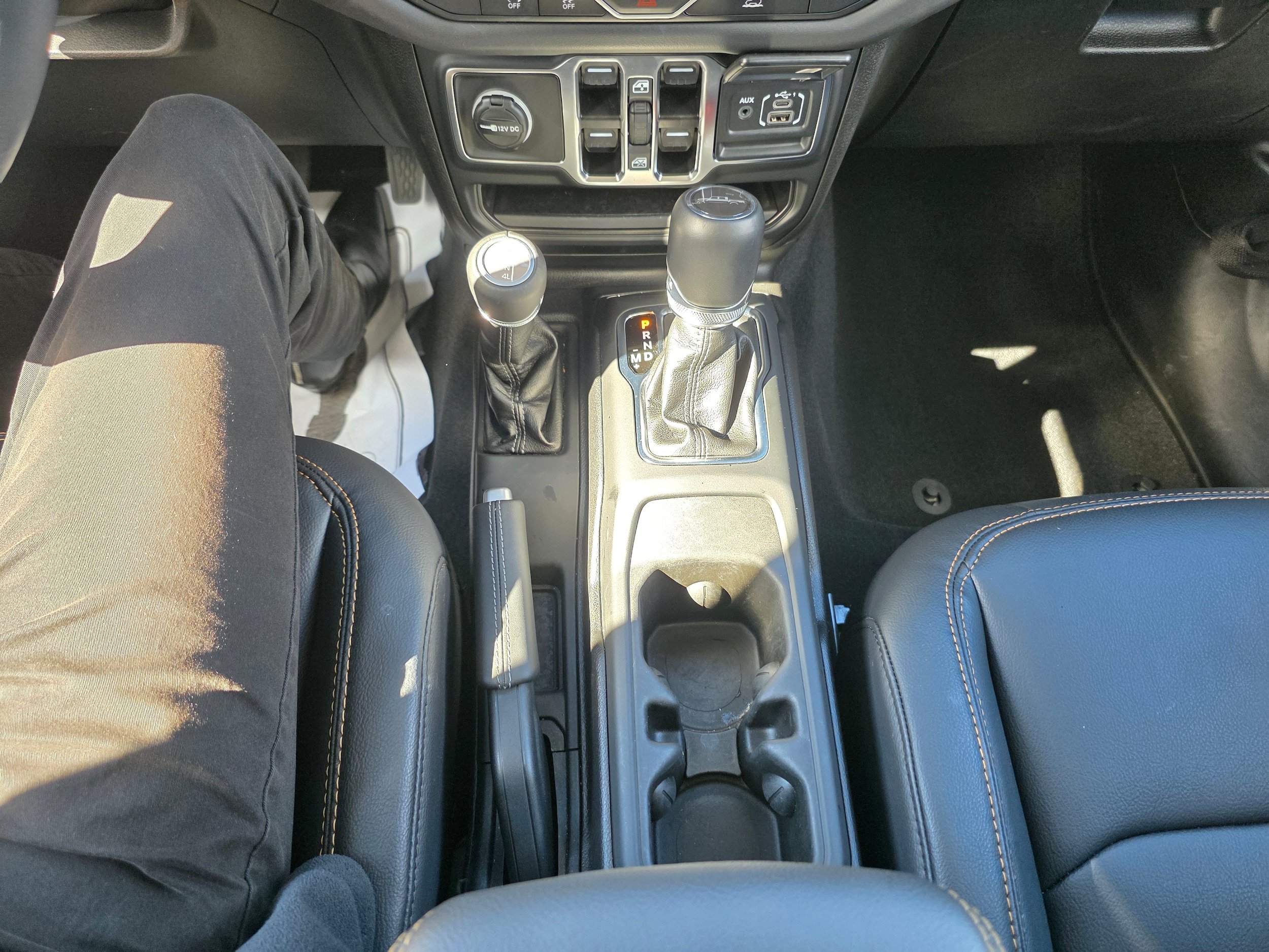 Used 2025 Jeep Gladiator Sport AWD/4WD image 15