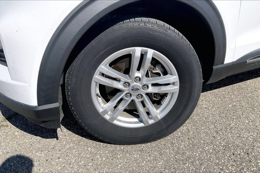 Certified 2020 Ford Explorer XLT w/ Equipment Group 202A AWD/4WD image 4
