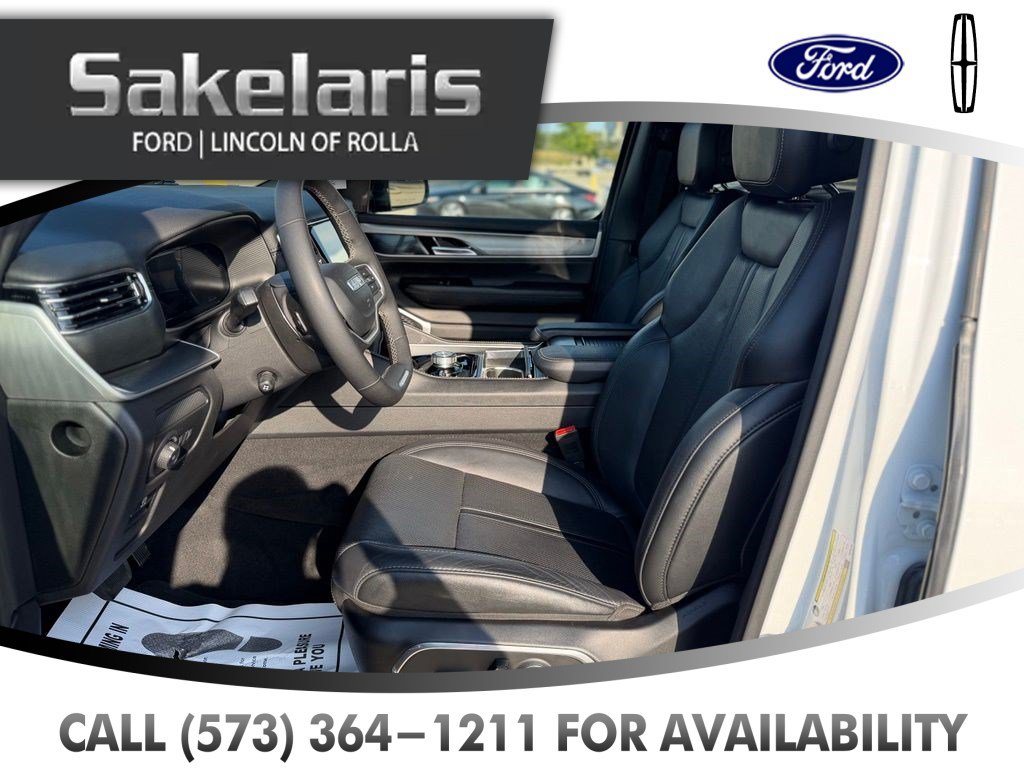 Used 2025 Jeep Wagoneer Series II w/ 8-Passenger Seating Package AWD/4WD image 11