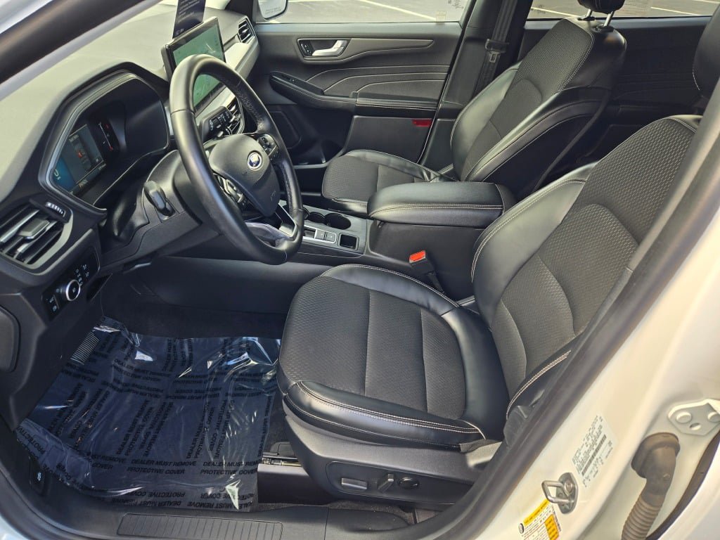 Certified 2025 Ford Escape SE FWD image 21