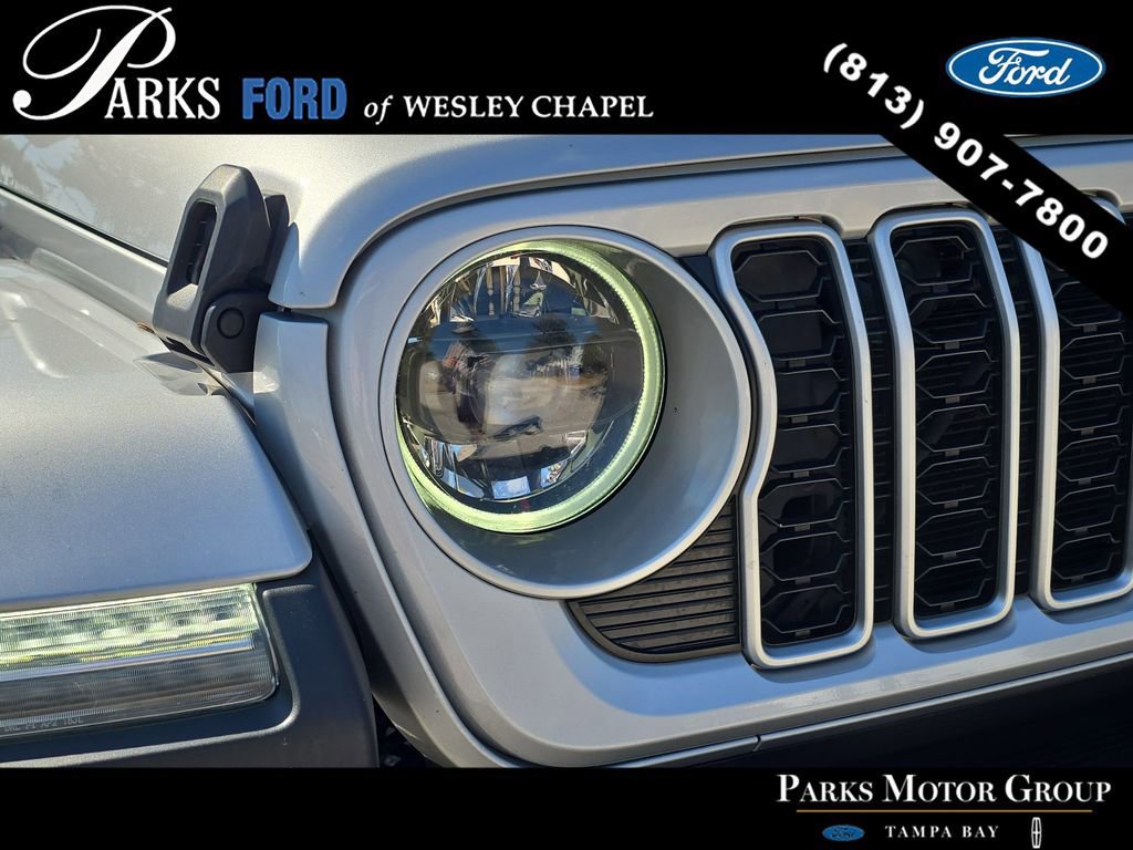 Used 2024 Jeep Wrangler Sahara image 6