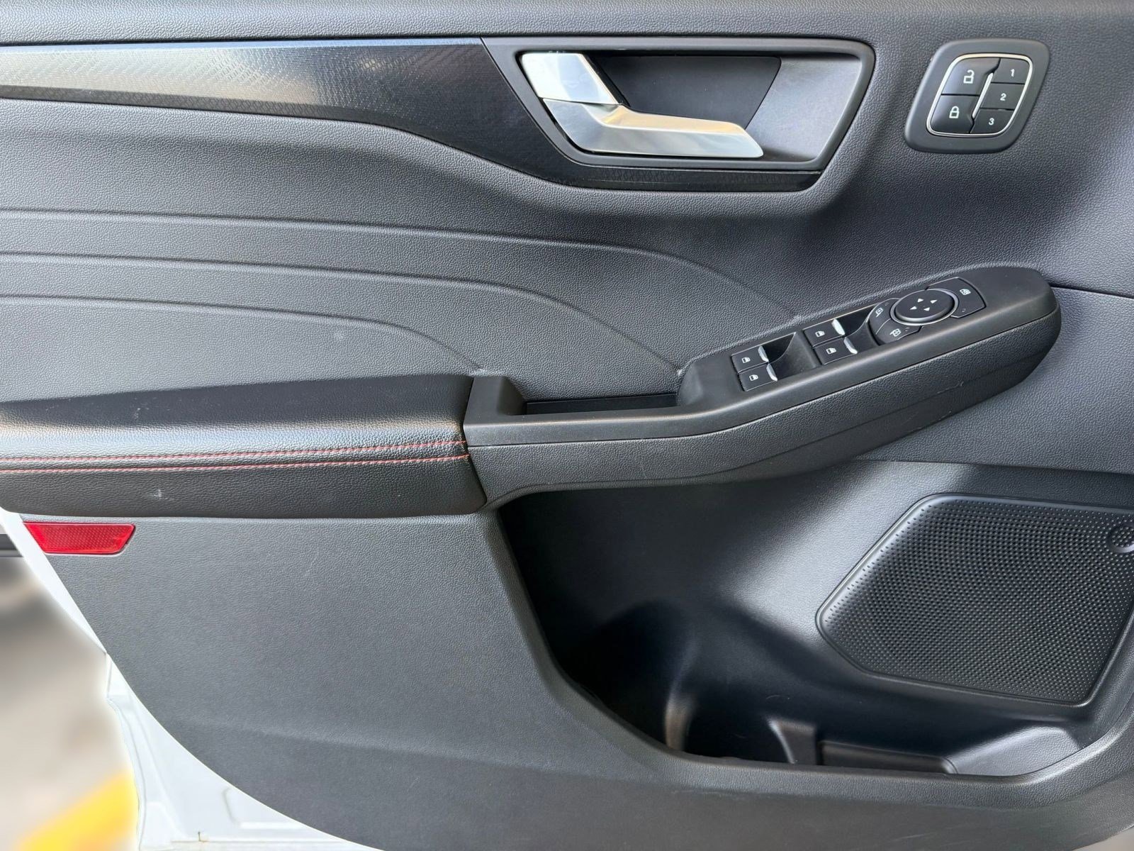 Certified 2022 Ford Escape SEL w/ SEL Stealth AWD Package image 24