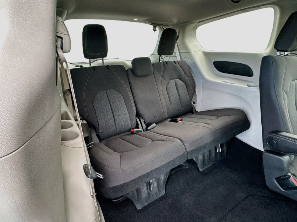 Used 2019 Chrysler Pacifica Touring Plus w/ Advanced Safetytec Group FWD image 26