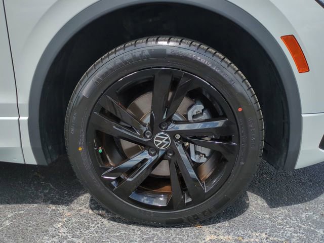 Used 2023 Volkswagen Tiguan SE R-Line FWD image 11
