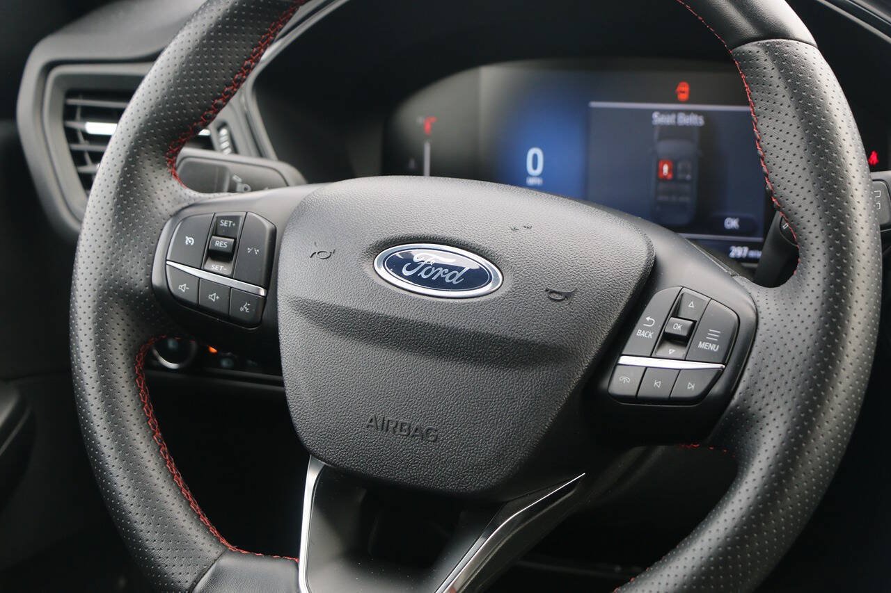 Certified 2025 Ford Escape ST-Line Select AWD/4WD image 19