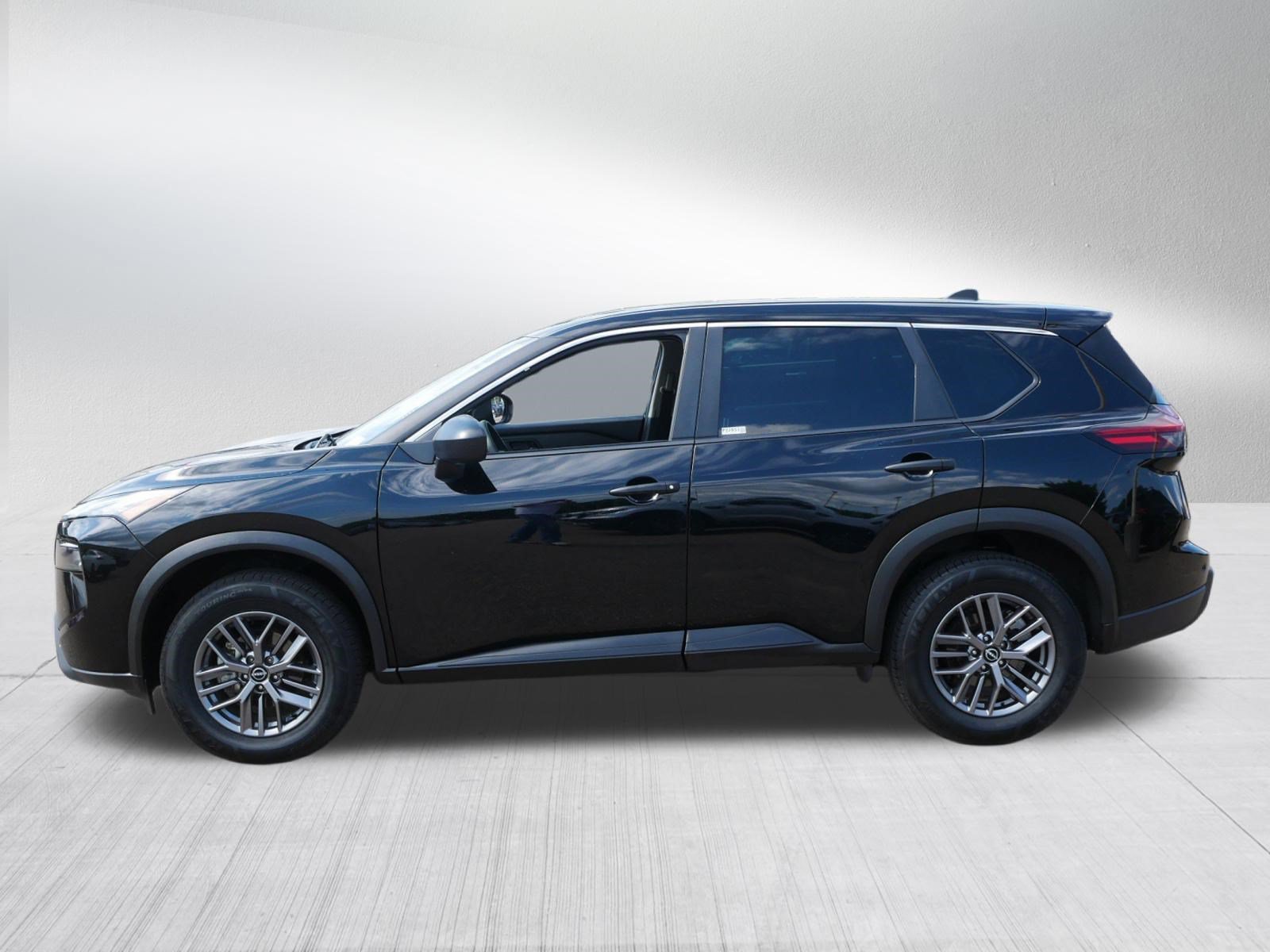 Used 2024 Nissan Rogue S AWD/4WD image 4