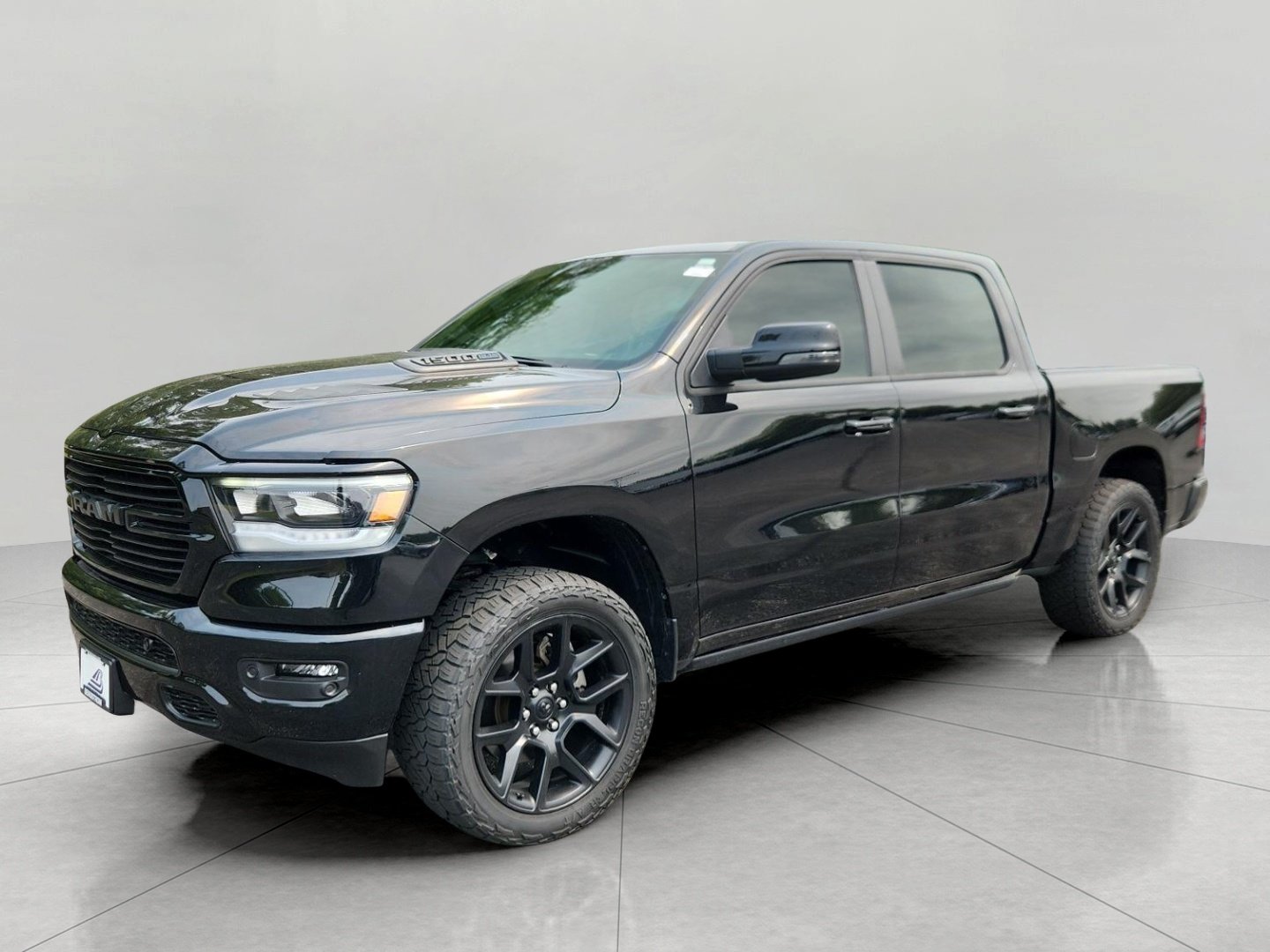 Used 2023 RAM 1500 Laramie AWD/4WD image 3