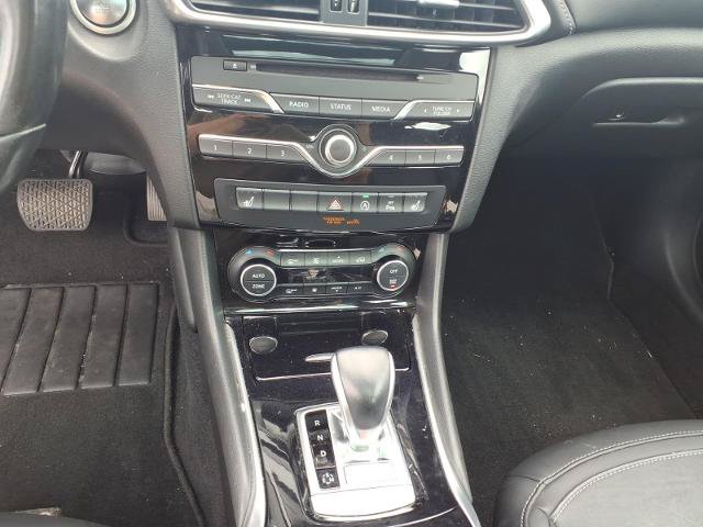 Used 2017 INFINITI QX30 Premium w/ Navigation Package AWD/4WD image 9