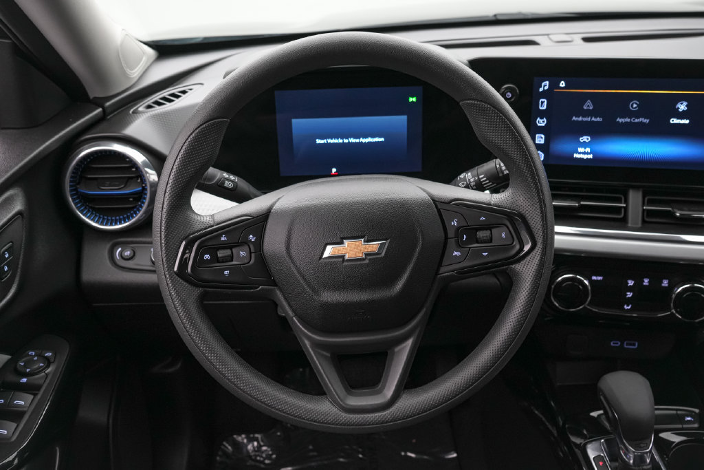 Used 2026 Chevrolet Trax LT FWD image 13