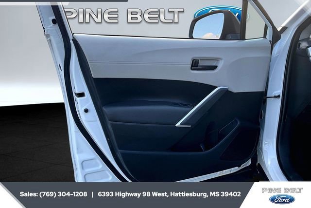 Used 2023 Toyota Corolla Cross L image 17