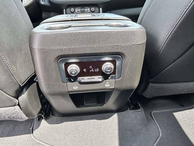 Used 2024 Chevrolet Tahoe Z71 w/ Luxury Package AWD/4WD image 13