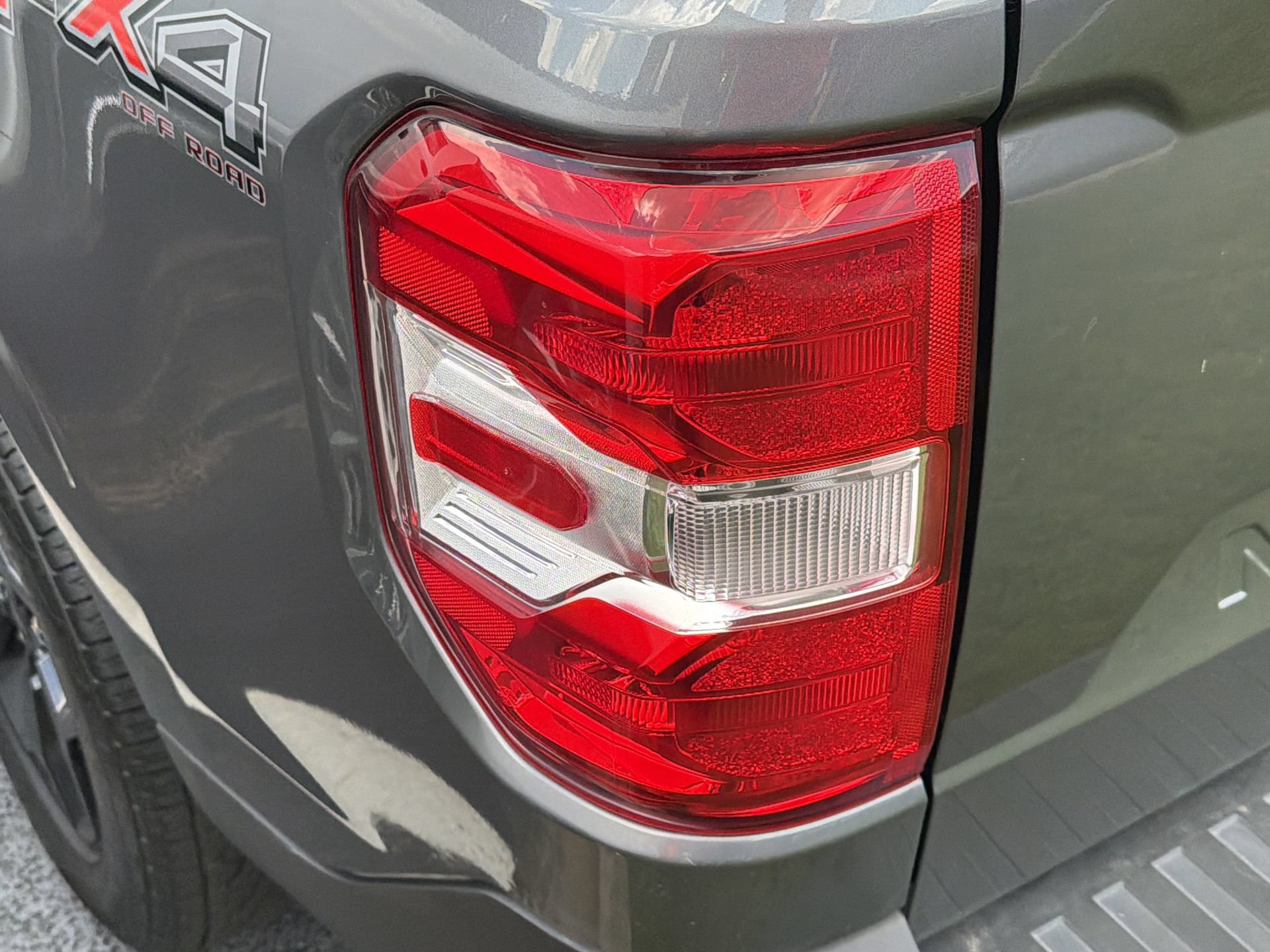Certified 2025 Ford Maverick XLT w/ XLT Luxury Package AWD/4WD image 9