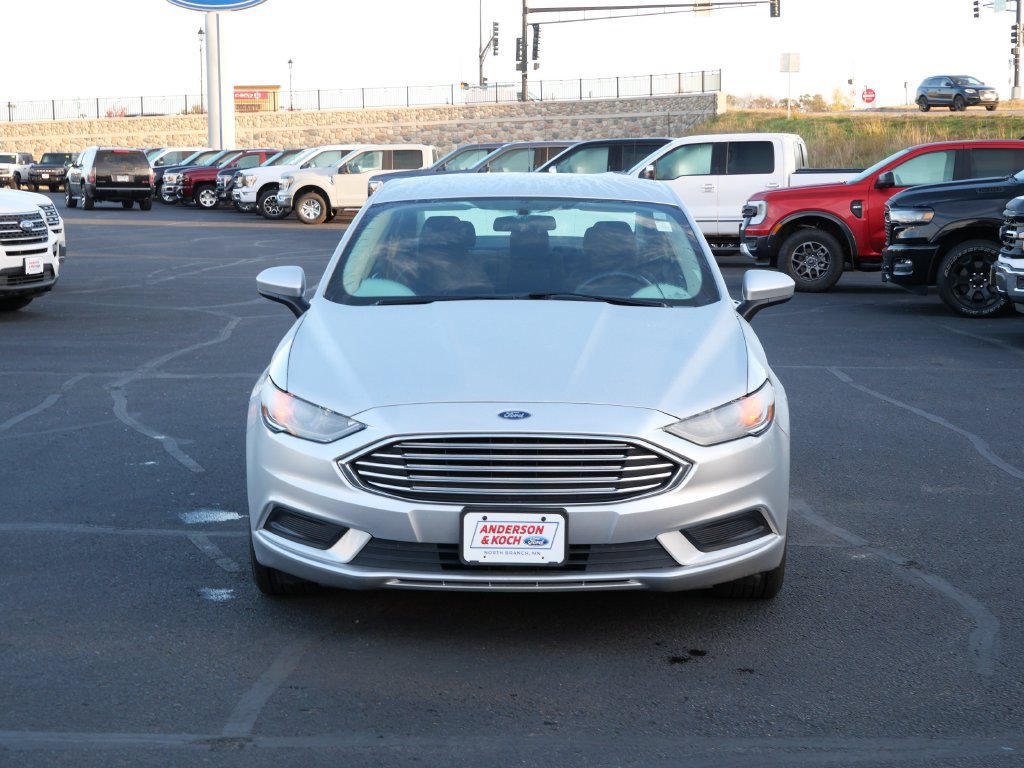 Certified 2017 Ford Fusion SE FWD image 3