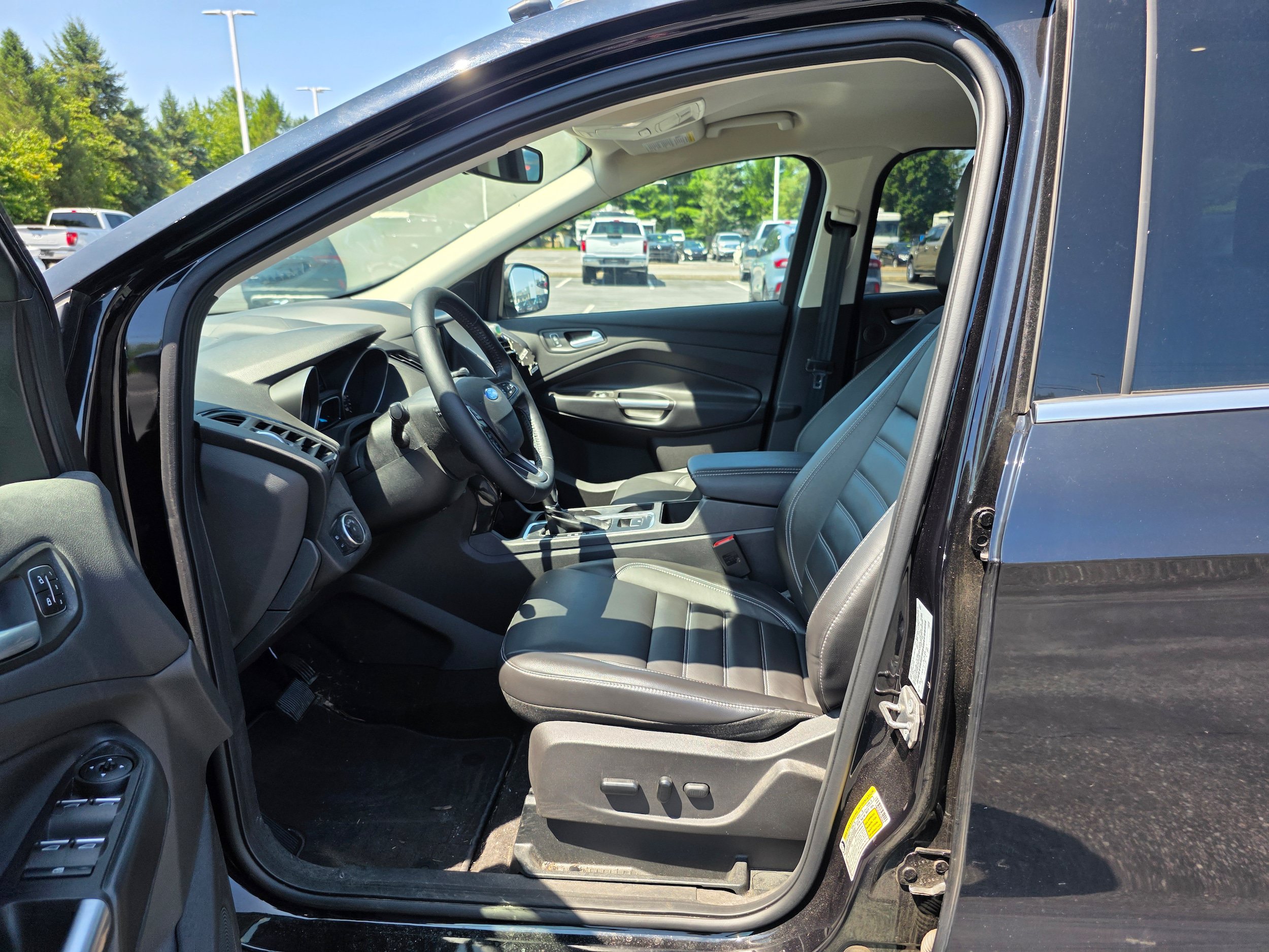 Certified 2019 Ford Escape Titanium AWD/4WD image 20