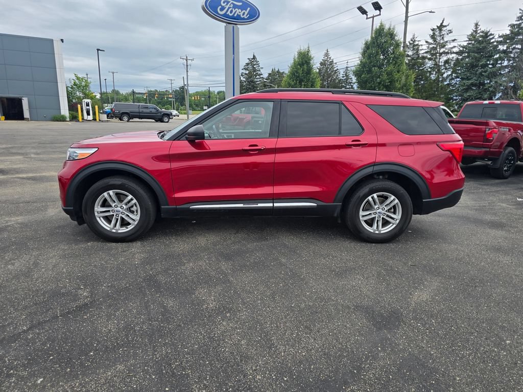 Certified 2023 Ford Explorer XLT w/ Equipment Group 202A AWD/4WD image 2