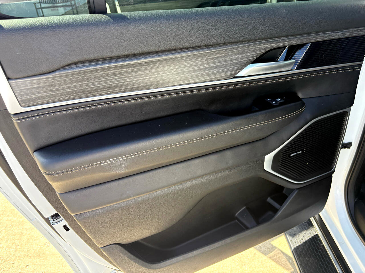 Used 2024 Jeep Wagoneer L Series II w/ Flexible Seating Group image 37