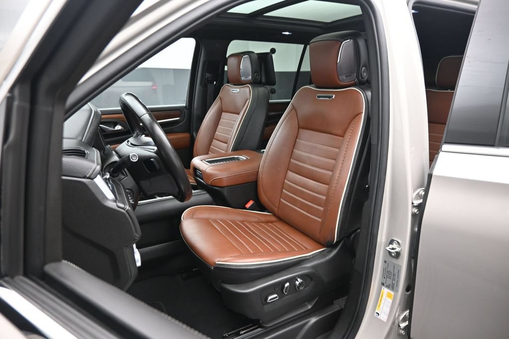 Used 2023 GMC Yukon XL Denali Ultimate AWD/4WD image 9