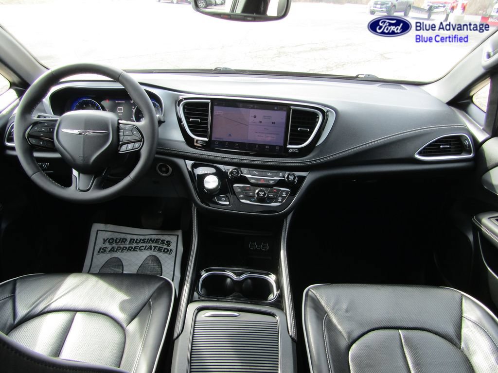Used 2025 Chrysler Pacifica Limited FWD image 15