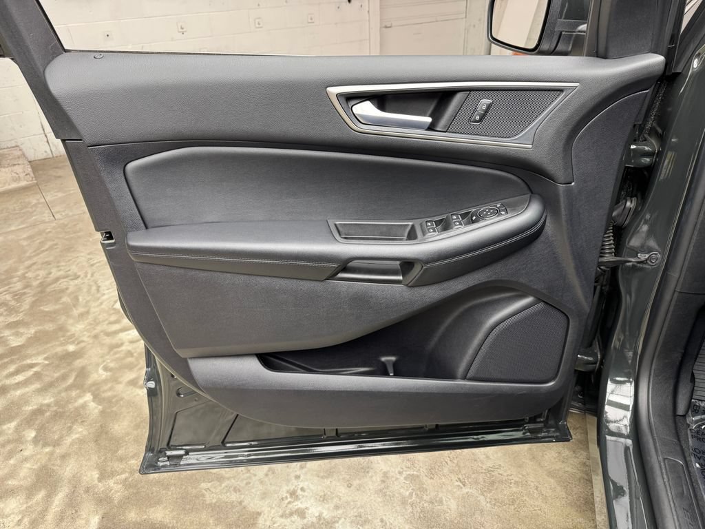 Certified 2022 Ford Edge SEL w/ Convenience Package AWD/4WD image 9