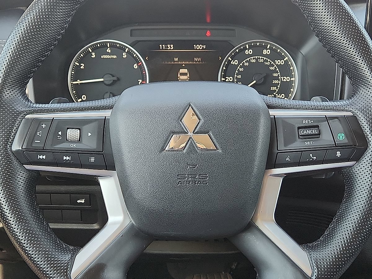 Used 2025 Mitsubishi Outlander SE FWD image 12