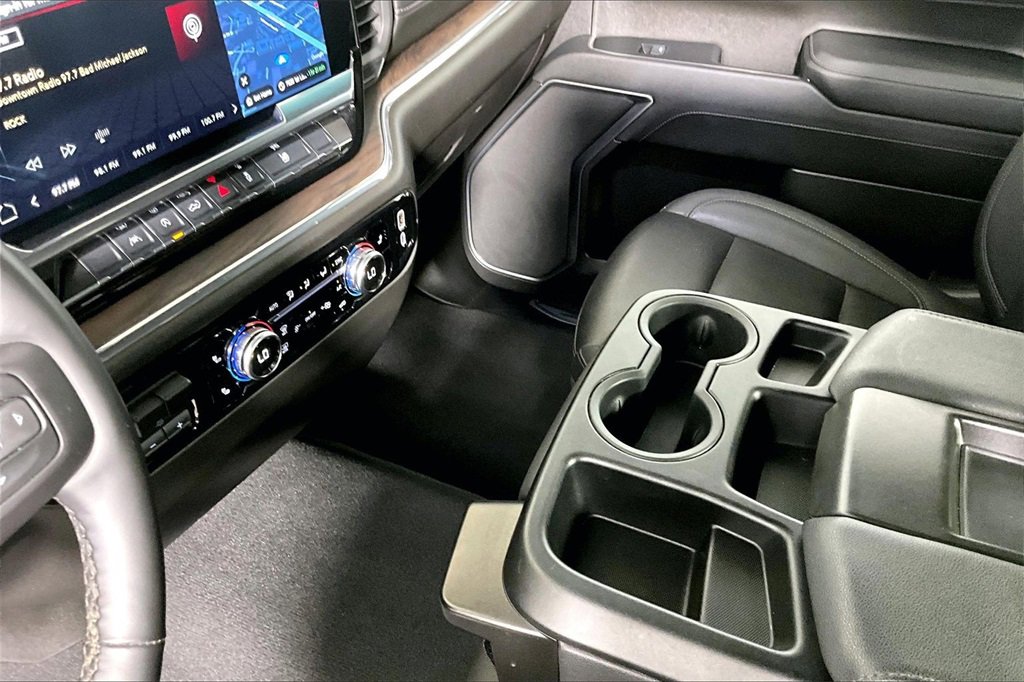 Used 2025 GMC Sierra 1500 SLT image 13