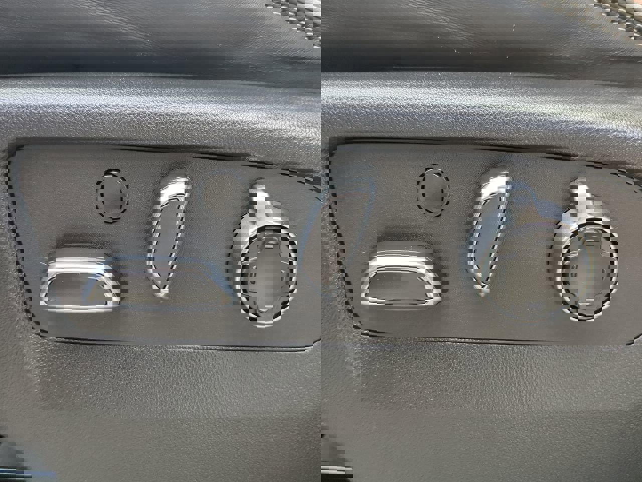 Used 2023 GMC Yukon Denali Ultimate image 30