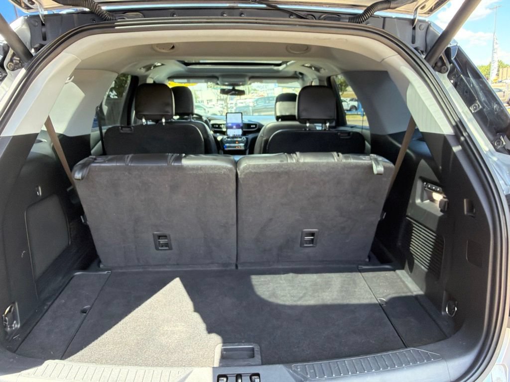 Certified 2022 Ford Explorer Limited w/ Limited Technology Package RWD image 16