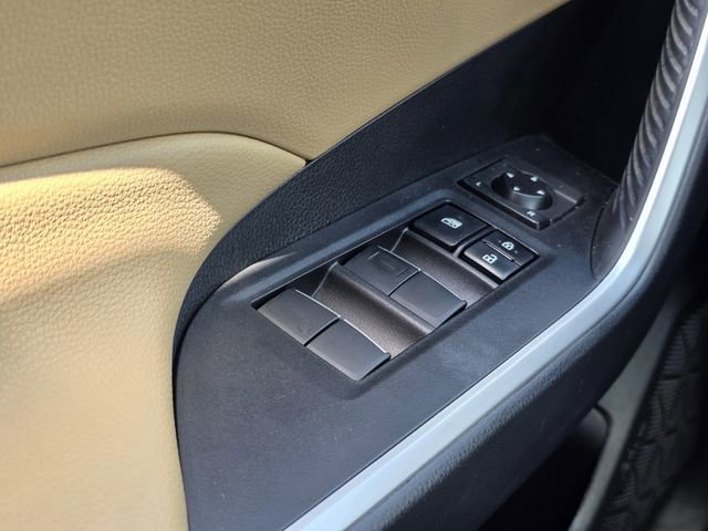 Used 2021 Toyota RAV4 XLE Premium image 15