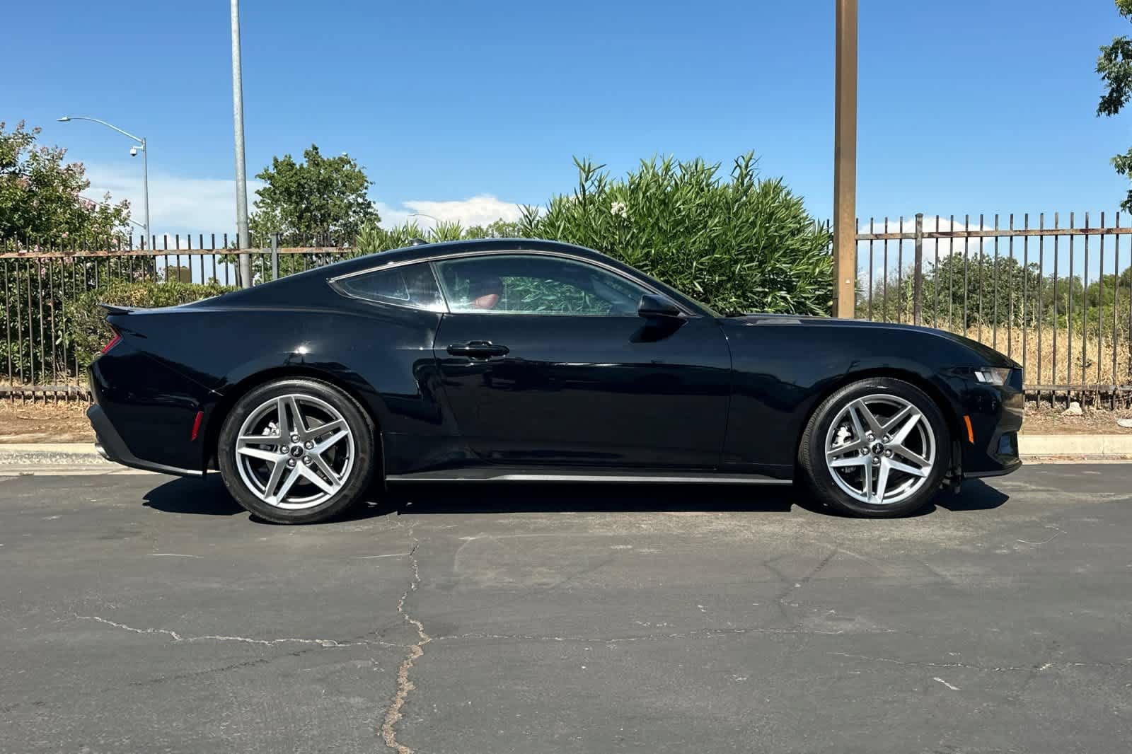 Certified 2024 Ford Mustang Coupe RWD image 8
